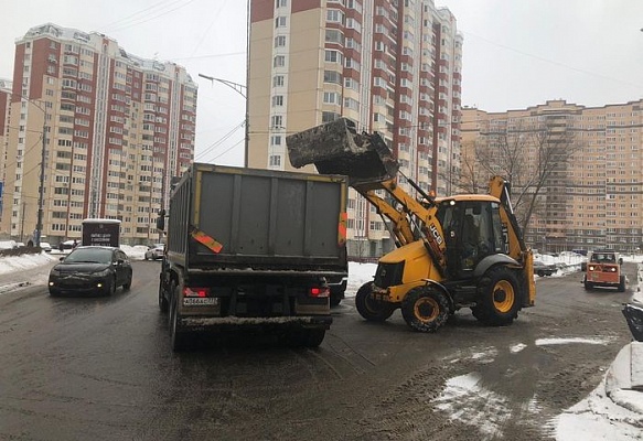 Более девяти тысяч кубометров снега вывезли из Сосенского с начала января