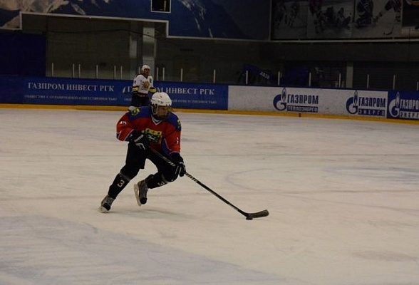 Мужская команда по хоккею поселения Сосенское выиграла матч Открытого первенства поселения Московский