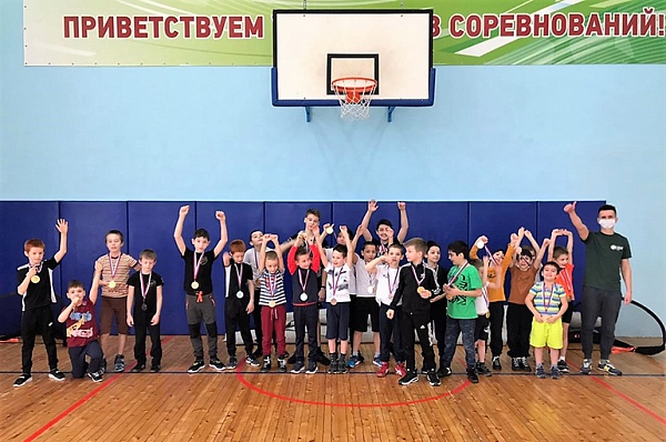 В поселке Газопровод провели спортивный праздник для детей