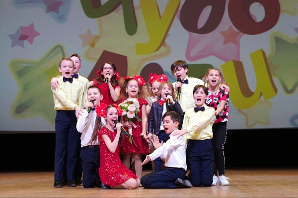 Детская команда КВН из Новой Москвы прошла во второй тур международного фестиваля 