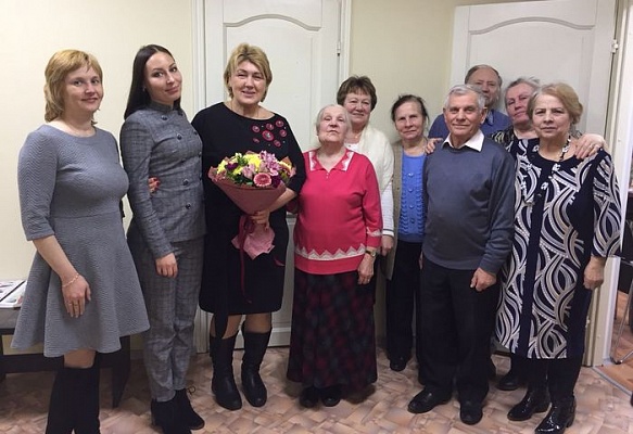 Пенсионера Татьяну Моисееву поздравили с юбилеем