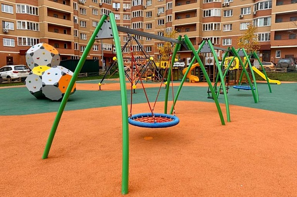 Благоустройство детской площадки на Бачуринской улице закончат к ноябрю