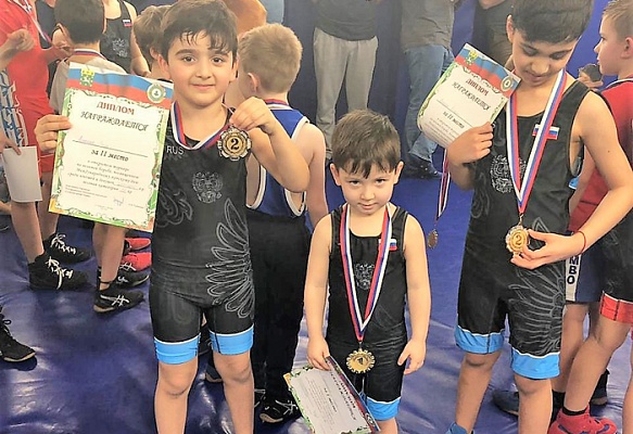 Юные борцы из Сосенского выиграли 11 наград открытого турнира в Подмосковье