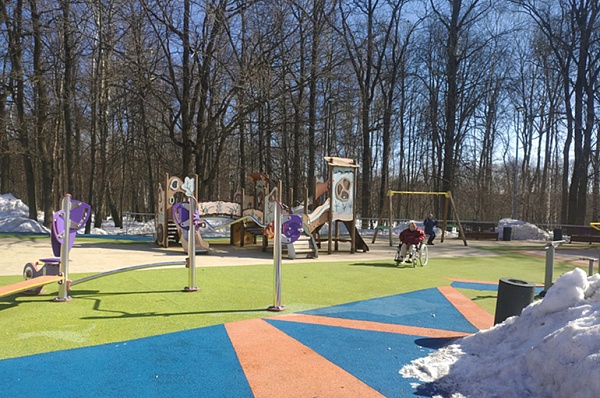 В Коммунарке и Газопроводе провели комиссионный осмотр парковых зон и детских площадок