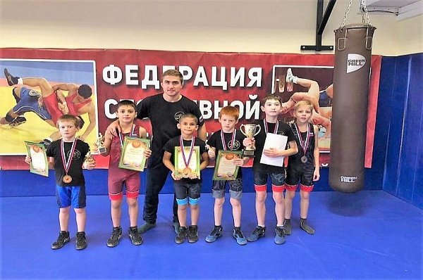 Юные борцы Сосенского центра спорта завоевали бронзу