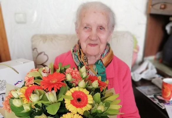 Труженика тыла Марию Шикову поздравили с 95-летием