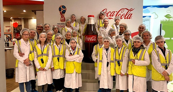 Дети из малообеспеченных и многодетных семей Сосенского посетили завод «Кока-Кола»