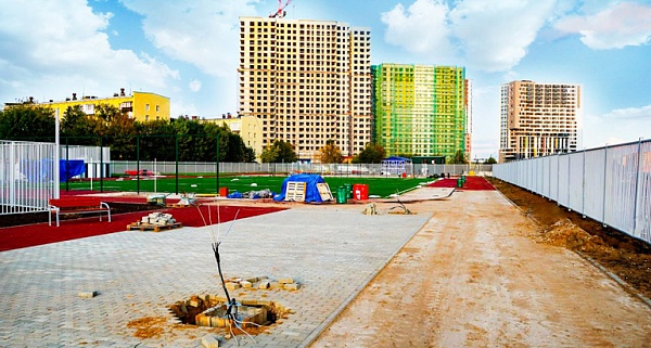 На Бачуринской улице завершается строительство спортивного кластера
