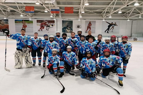 Команда из Сосенского поучаствовала в хоккейном турнире