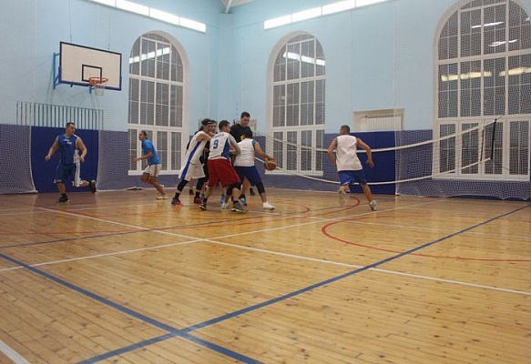 День учителя Сосенские спортсмены отметили турниром по стритболу