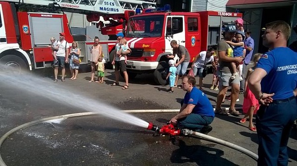 В Коммунарской пожарно-спасательной части прошел День открытых дверей