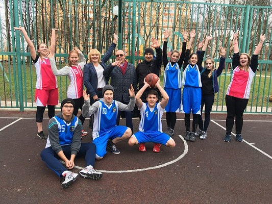 Глава поселения Сосенское поздравил спортсменов с открытием футбольного и баскетбольного сезонов