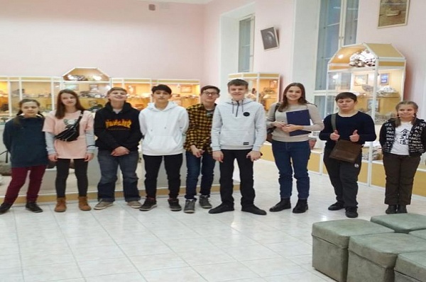 Ученики школы №2070 посетили геологический музей