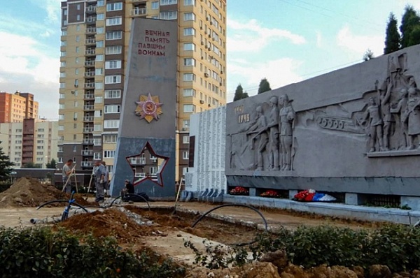 Работы по благоустройству территории у памятника в Коммунарке планируется завершить к ноябрю